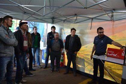 Cotrifred traz a Frederico Westphalen  caminhão de Expedição Agricultura para a Vida