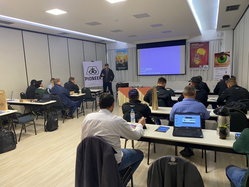 Departamento Técnico e Divisão Agrícola realizam reunião estratégica comercial