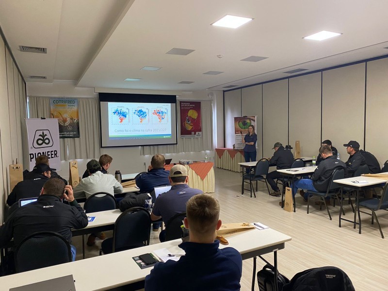 Departamento Técnico e Divisão Agrícola realizam reunião estratégica comercial