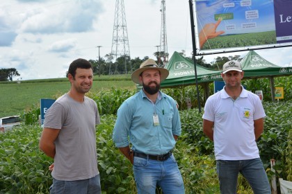 Dia de campo destaca cultivares de soja e milho