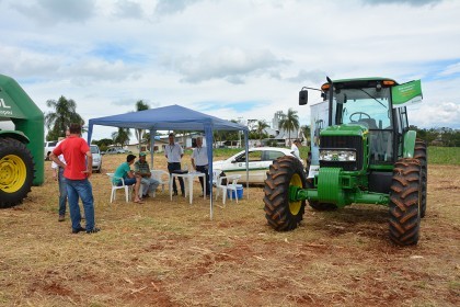 Dia de campo destaca cultivares de soja e milho