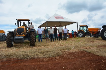 Dia de campo destaca cultivares de soja e milho