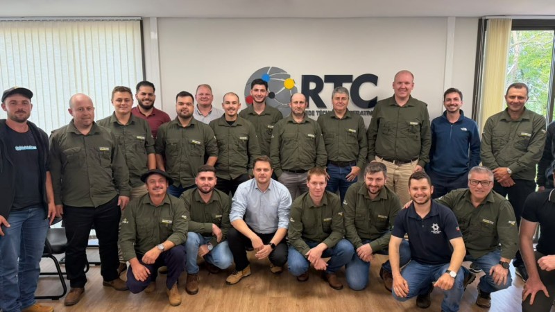 Equipe da Cotrifred participa de visita técnica à CCGL em Cruz Alta