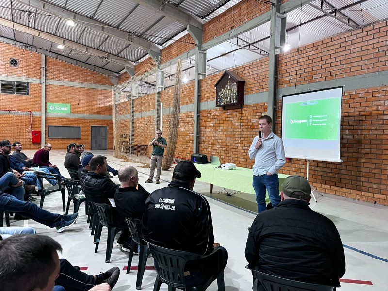 Evento técnico reúne associados da Cotrifred para debater novas tecnologias na soja