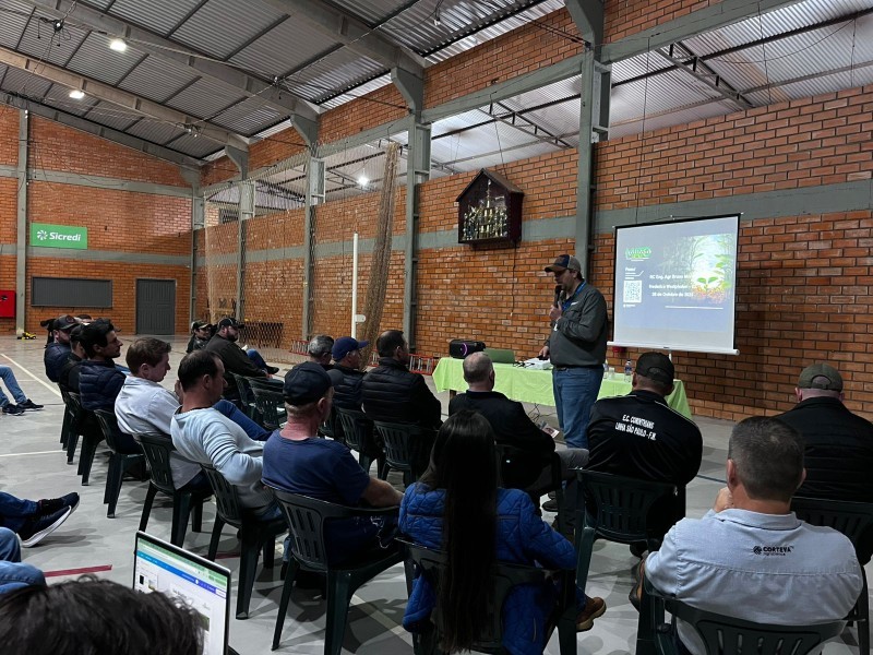 Evento técnico reúne associados da Cotrifred para debater novas tecnologias na soja