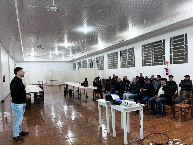 Evento técnico reúne associados da Cotrifred para debater novas tecnologias no milho e na soja