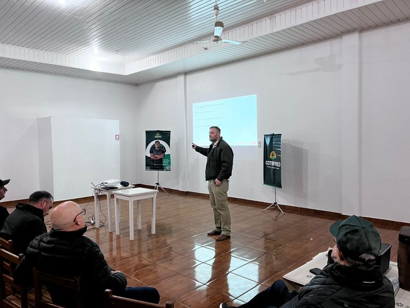 Evento técnico reúne associados da Cotrifred para debater novas tecnologias no milho e na soja