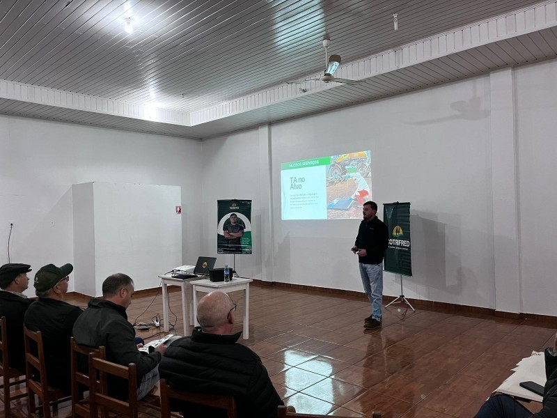 Evento técnico reúne associados da Cotrifred para debater novas tecnologias no milho e na soja
