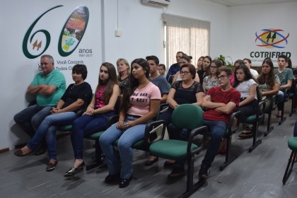 Formatura dos jovens aprendizes é realizada