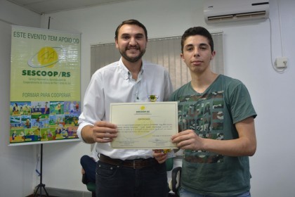 Formatura dos jovens aprendizes é realizada