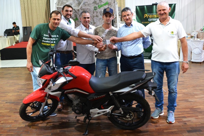 FREDERIQUENSE É O GANHADOR DA MOTO 0KM DA CAMPANHA “ANIVERSÁRIO PREMIADO COTRIFRED - 65 ANOS, 65 MIL EM PRÊMIOS”