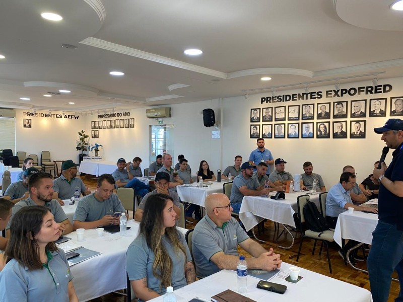 Gerentes da Cotrifred alinham ações para 2025