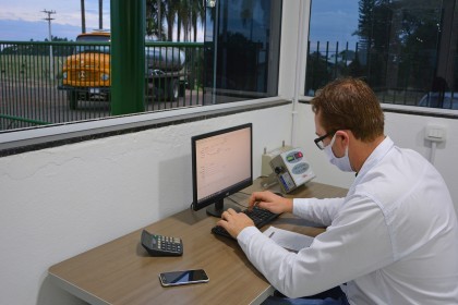 Laticínios Cotrifred recebe o primeiro caminhão de leite para industrialização