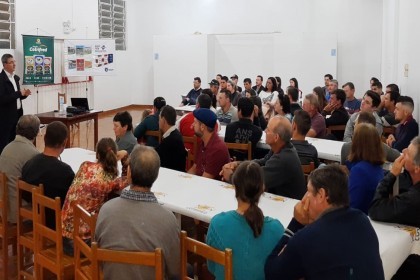 Manejo e nutrição para vacas leiteiras é tema de palestra