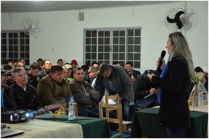 Meteorologista, Estael Siais apresenta previsões climáticas para próxima safra