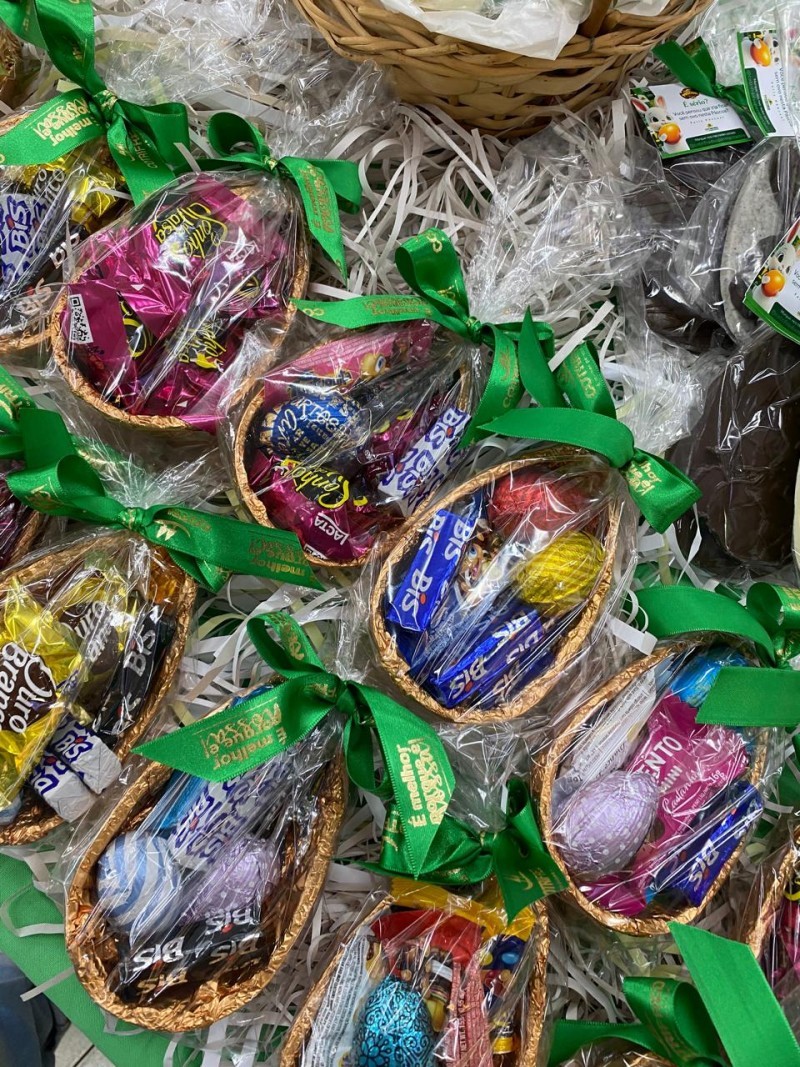 Ovos artesanais e lembranças são apostas do Supermercado Cotrifred nesta Páscoa