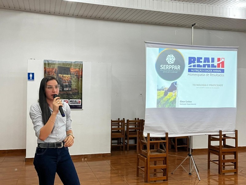 Pecuaristas de leite participam de palestra sobre uso de homeopáticos em bovinos