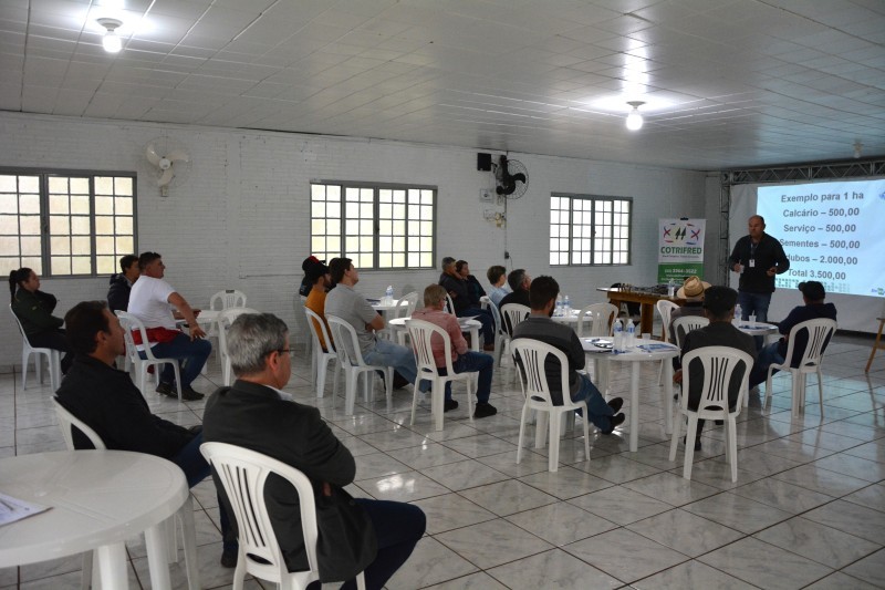 Planejamento forrageiro é tema de oficina realizada pelo programa Leite Seguro