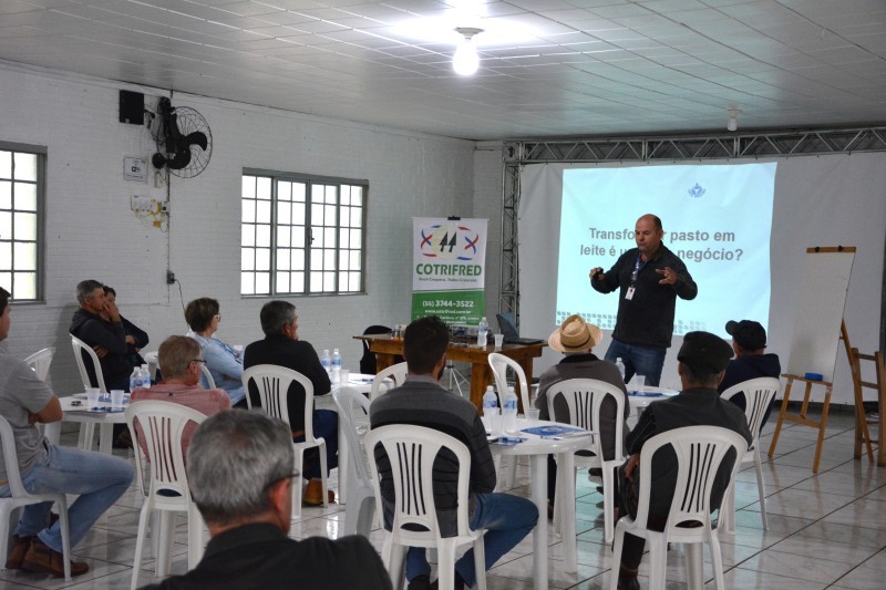 Planejamento forrageiro é tema de oficina realizada pelo programa Leite Seguro