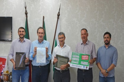 Prefeitura Municipal libera alvará de construção do laticínio COTRIFRED