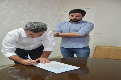 Prefeitura Municipal libera alvará de construção do laticínio COTRIFRED