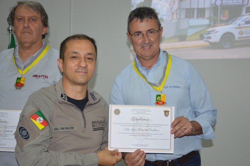 Presidente da Cotrifred recebe Comenda do 37º BPM