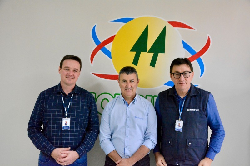 Presidente e gerente-regional da Emater/RS visitam a Cotrifred