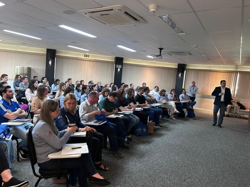 Profissionais da Cotrifred participam de treinamento