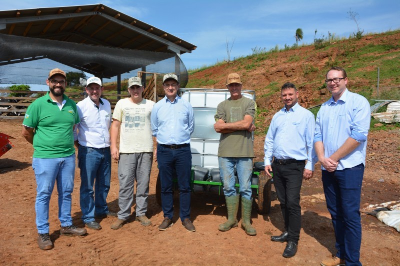 Programa de melhoramento genético destina sêmen sexado e tanques água a produtores do Laticínios Cotrifred