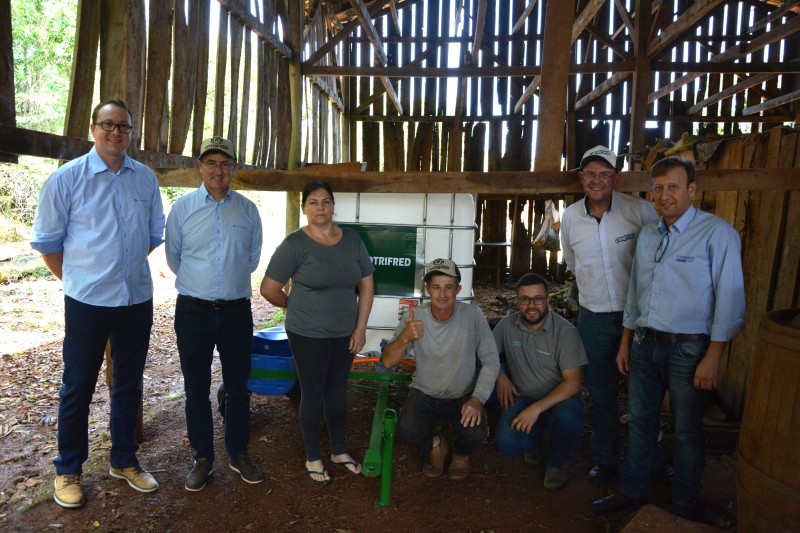 Programa de melhoramento genético destina sêmen sexado e tanques água a produtores do Laticínios Cotrifred