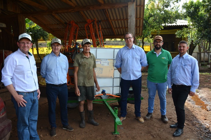 Programa de melhoramento genético destina sêmen sexado e tanques água a produtores do Laticínios Cotrifred