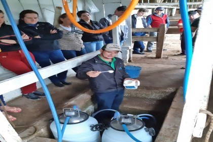 Projeto Meu Tambo Meu Futuro realiza oficinas sobre qualidade do leite