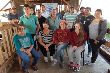 Projeto Meu Tambo Meu Futuro realiza oficinas sobre qualidade do leite