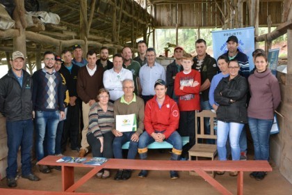 Projeto Meu Tambo Meu Futuro realiza oficinas sobre qualidade do leite