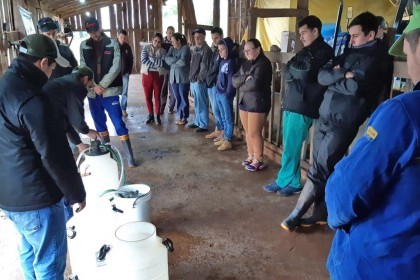 Projeto Meu Tambo Meu Futuro realiza oficinas sobre qualidade do leite