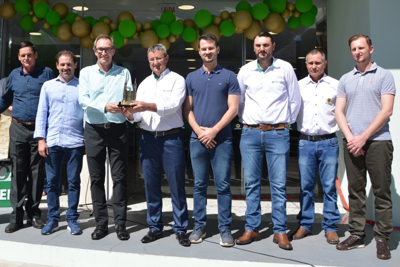 REINAUGURAÇÃO DO SUPERMERCADO MATRIZ MARCA OS 65 ANOS DA COTRIFRED