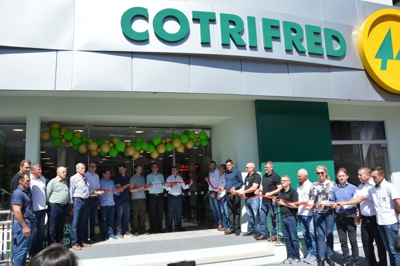 REINAUGURAÇÃO DO SUPERMERCADO MATRIZ MARCA OS 65 ANOS DA COTRIFRED