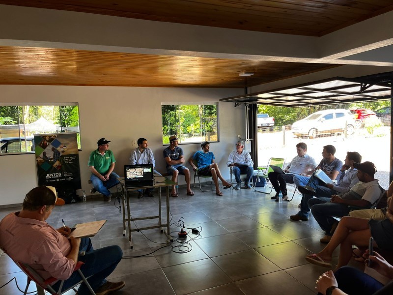 Rodada de Oficinas do programa Juntos Para Competir envolve produtores de leite da região