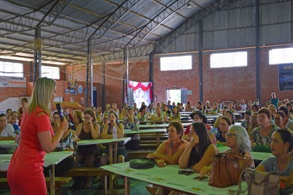 Segunda edição do Projeto Cotrifred Rosa estimula valorização e autoestima da mulher rural