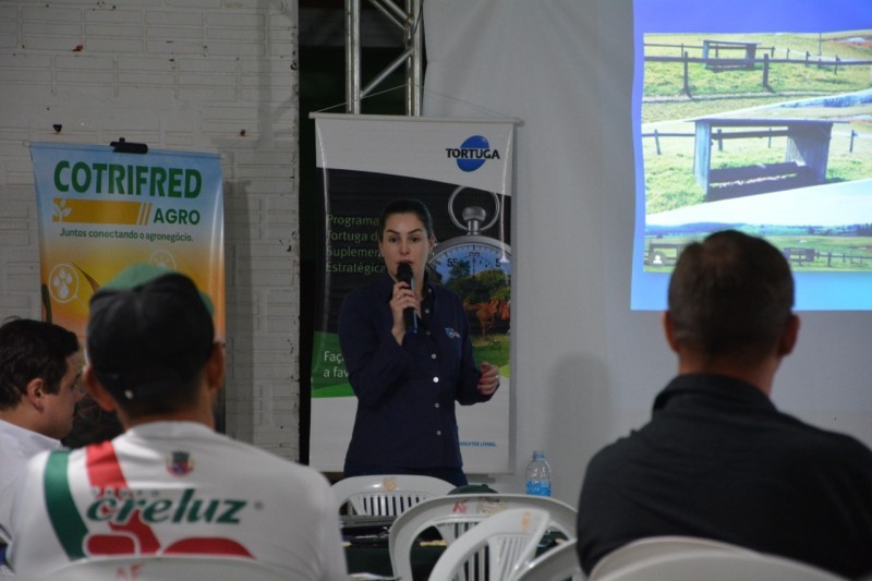 Suplementação estratégica para gado de corte e controle de carrapatos é tema de palestra realizada pela Cotrifred