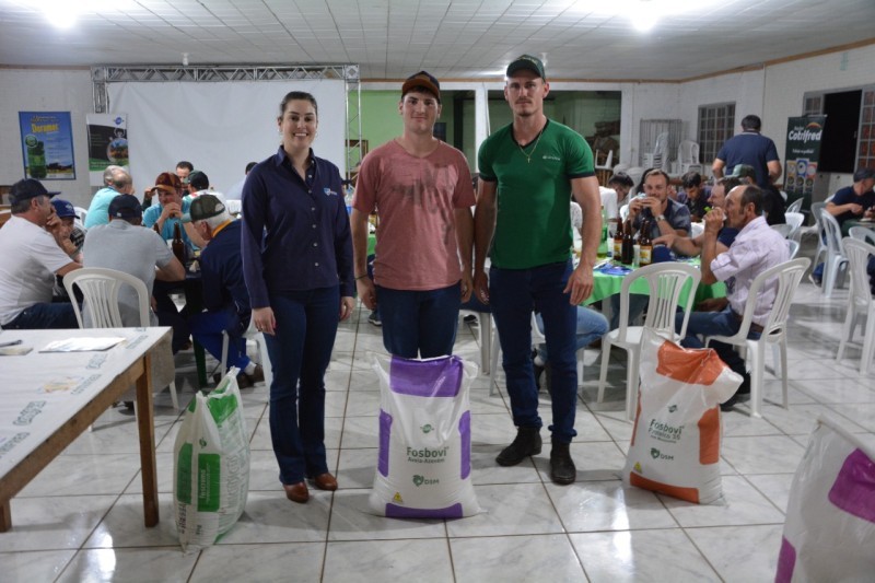 Suplementação estratégica para gado de corte e controle de carrapatos é tema de palestra realizada pela Cotrifred