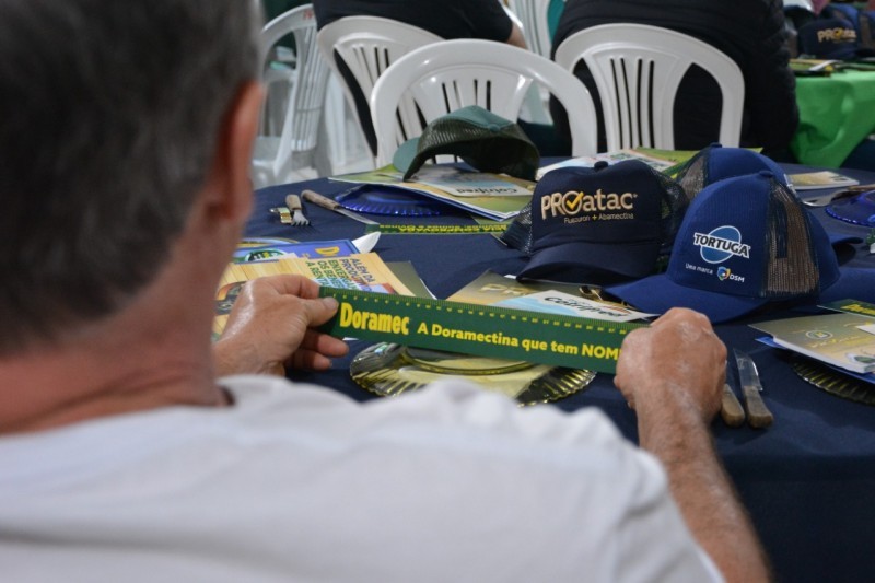 Suplementação estratégica para gado de corte e controle de carrapatos é tema de palestra realizada pela Cotrifred