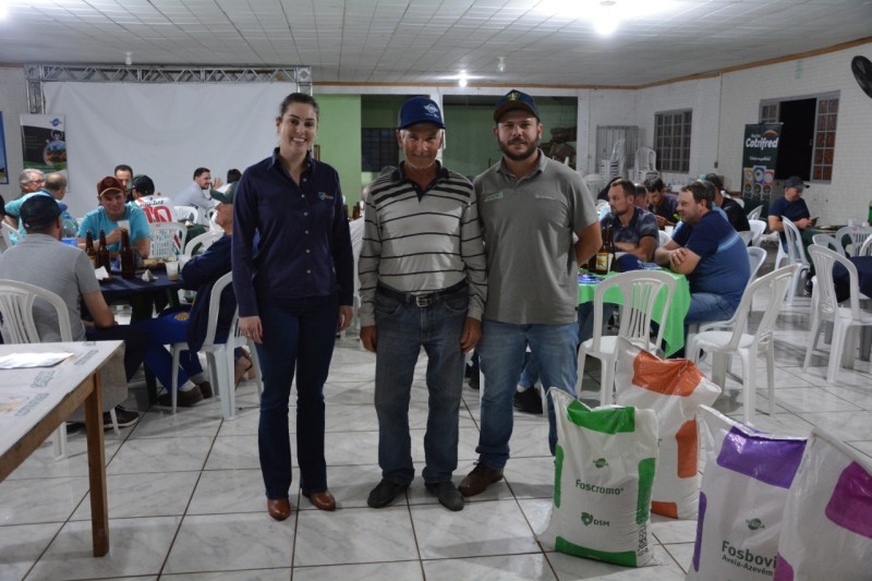 Suplementação estratégica para gado de corte e controle de carrapatos é tema de palestra realizada pela Cotrifred