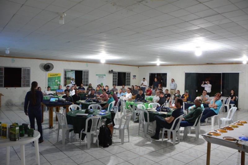 Suplementação estratégica para gado de corte e controle de carrapatos é tema de palestra realizada pela Cotrifred