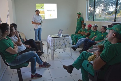 Treinamento é realizado com os colaboradores da COTRIFRED
