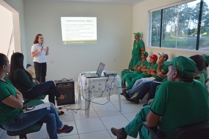 Treinamento é realizado com os colaboradores da COTRIFRED