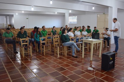 Treinamento é realizado com os colaboradores da COTRIFRED