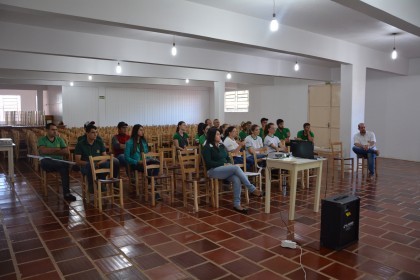 Treinamento é realizado com os colaboradores da COTRIFRED