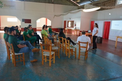 Treinamento é realizado com os colaboradores da COTRIFRED