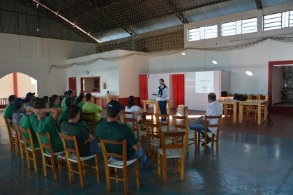 Treinamento é realizado com os colaboradores da COTRIFRED